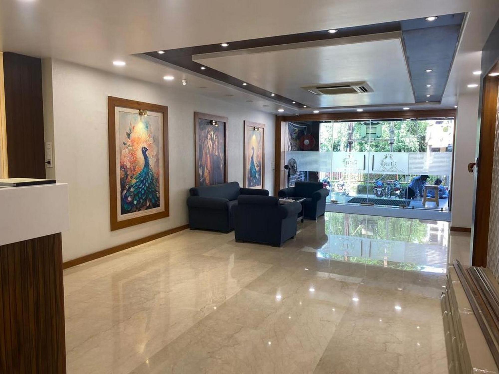 Hotel Eleven Heights Бопал Екстериор снимка