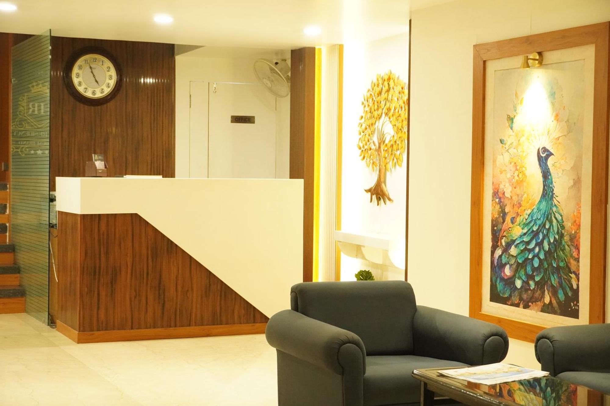Hotel Eleven Heights Бопал Екстериор снимка