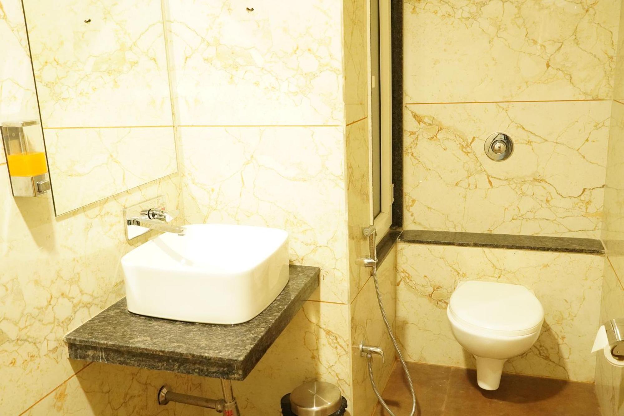 Hotel Eleven Heights Бопал Екстериор снимка