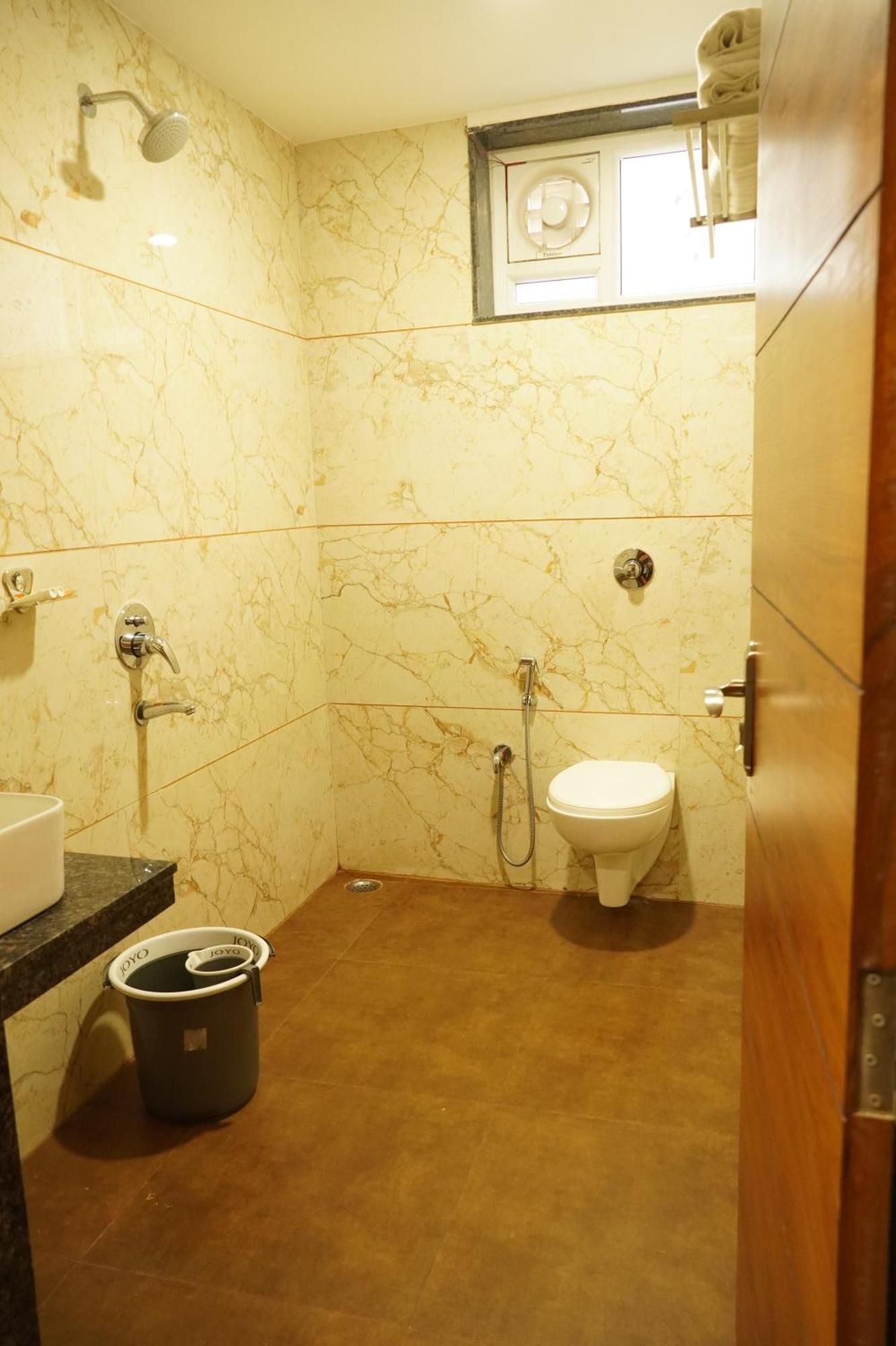 Hotel Eleven Heights Бопал Екстериор снимка