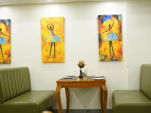 Hotel Eleven Heights Бопал Екстериор снимка