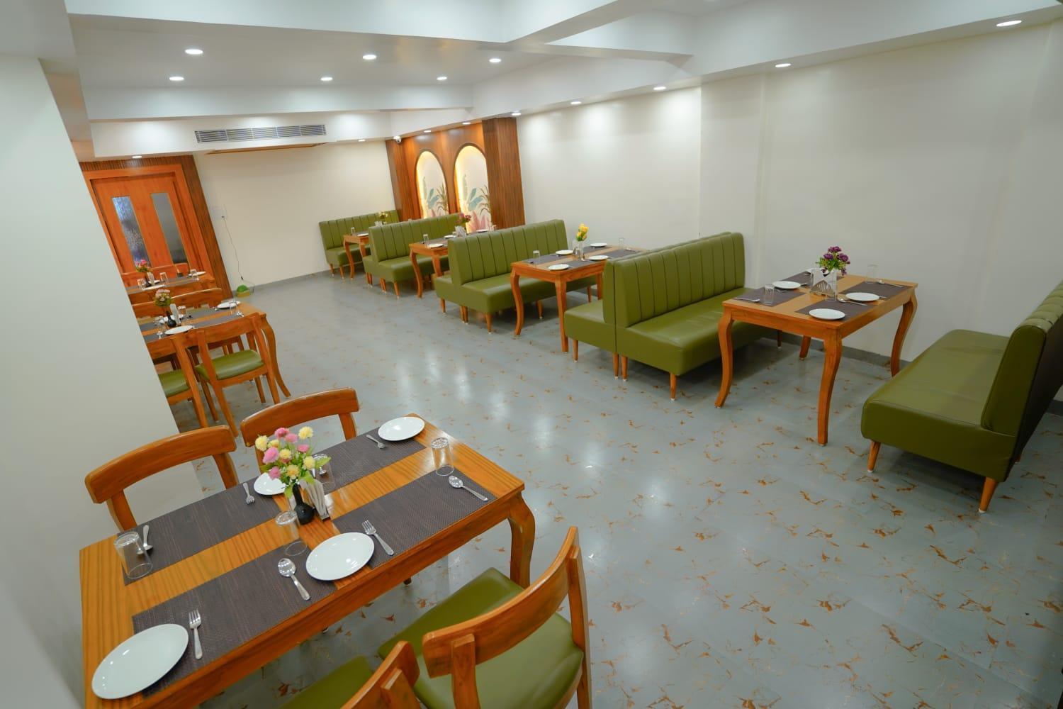 Hotel Eleven Heights Бопал Екстериор снимка