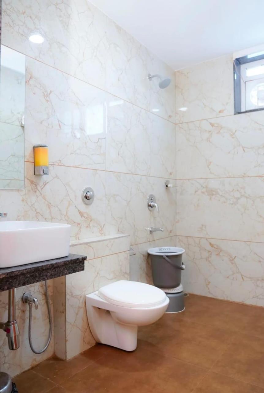 Hotel Eleven Heights Бопал Екстериор снимка